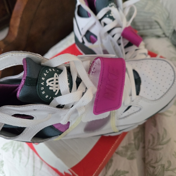 Nike Air Trainer Huarache White Pink Green Sneakers - Picture 5 of 6